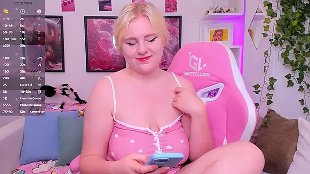 Snapshot of art_lovee chatting on September 25, 1:09 am art lovee online show from September 25, 1:09 am