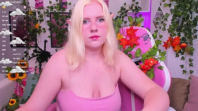 Snapshot of art_lovee chatting on October 19, 2:23 am art lovee online show from October 19, 2:23 am