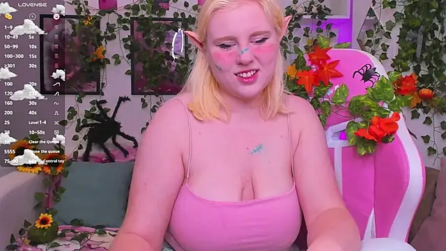 Snapshot of art_lovee chatting on October 25, 2:19 am art lovee online show from October 25, 2:19 am