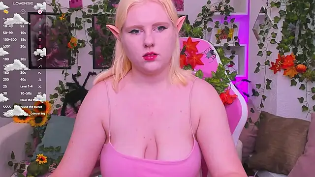 Snapshot of art_lovee chatting on October 27, 3:21 am art lovee online show from October 27, 3:21 am