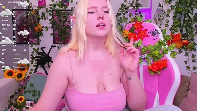 Snapshot of art_lovee chatting on November 1, 1:07 am art lovee online show from November 1, 1:07 am