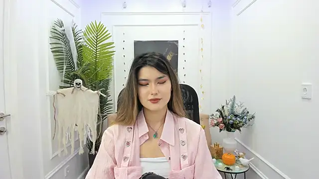 Snapshot of AnneTLi chatting on October 16, 3:18 am AnneTLi online show from October 16, 3:18 am