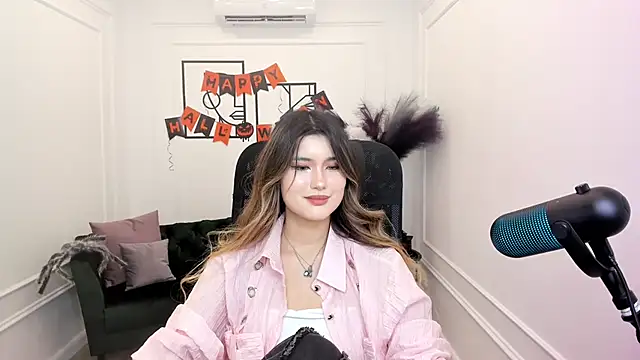 Snapshot of AnneTLi chatting on October 19, 8:42 pm AnneTLi online show from October 19, 8:42 pm