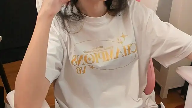 Snapshot of Mayala__ chatting on May 1, 10:20 am Mayala online show from May 1, 10:20 am