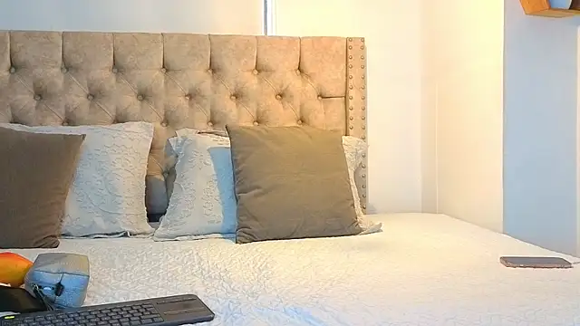 KeryHillson online show from November 12, 11:54 am