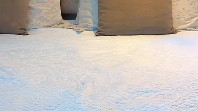 KeryHillson online show from November 23, 2:28 pm