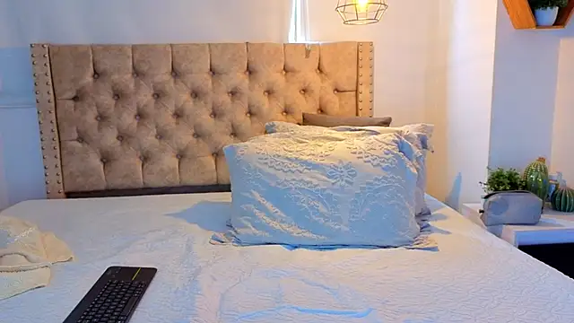 KeryHillson online show from February 20, 12:49 pm