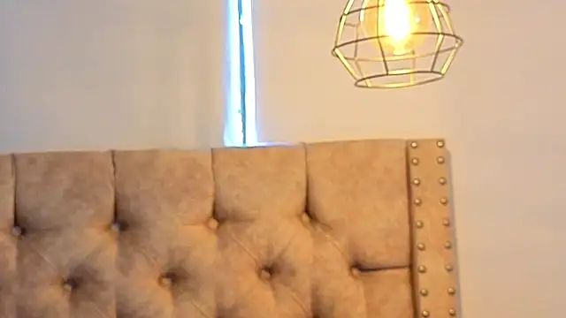 KeryHillson online show from February 28, 2:18 pm