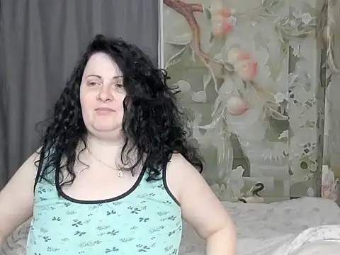 Lillian2 online show from April 22, 6:42 pm