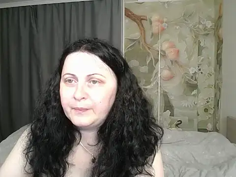 Lillian2 online show from June 7, 7:17 pm