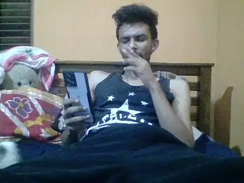 Snapshot of Rusiru32 chatting on December 16, 11:21 pm Rusiru32 online show from December 16, 11:21 pm