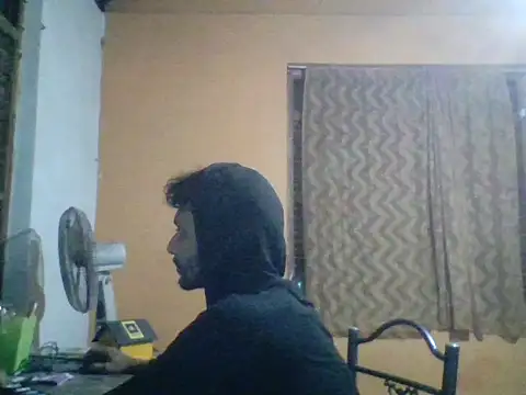 Snapshot of Rusiru32 chatting on December 20, 6:26 pm Rusiru32 online show from December 20, 6:26 pm