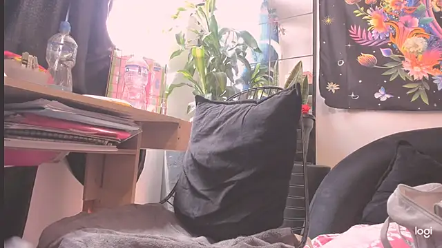 MYFAVOURITESTRAGER online show from September 11, 3:45 pm