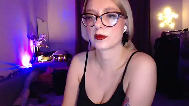 welliza online show from December 5, 3:26 am