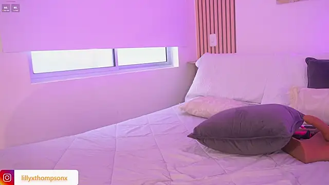 Snapshot of LillyThompson chatting on November 21, 10:08 pm LillyThompson online show from November 21, 10:08 pm