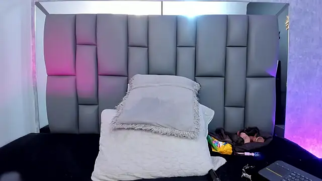  MiaBrown  online show from March 4, 12:12 pm