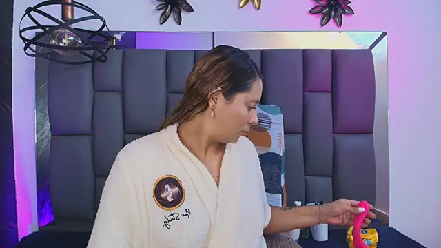  MiaBrown  online show from January 11, 12:10 pm