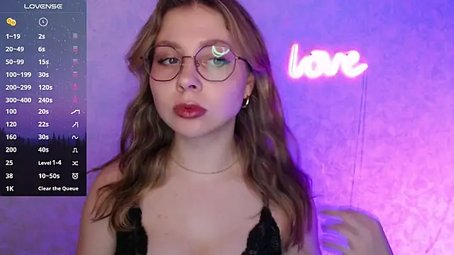 Leah Reed online show from February 20, 1:51 pm