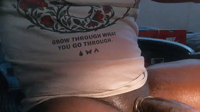 1curvegod1 online show from April 8, 7:41 am