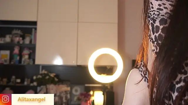 Snapshot of AlitaXAngelic chatting on February 18, 1:44 pm AlitaXAngelic online show from February 18, 1:44 pm