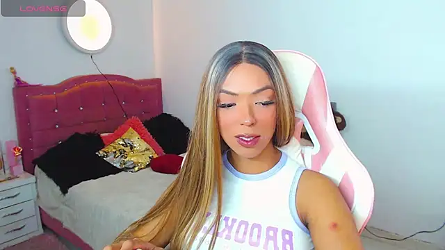 Tanedra collings online show from April 22, 2:47 am