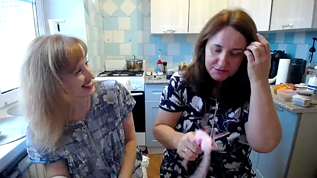 Snapshot of DonnaMagdalena chatting on December 5, 8:00 am DonnaMagdalena online show from December 5, 8:00 am