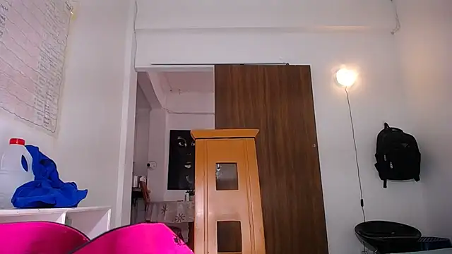 yselahot online show from April 19, 2:27 pm