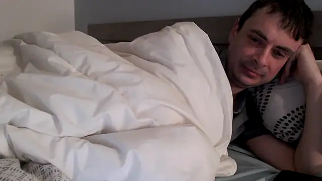 Snapshot of freddy0222222 chatting on February 12, 6:19 am freddy0222222 online show from February 12, 6:19 am