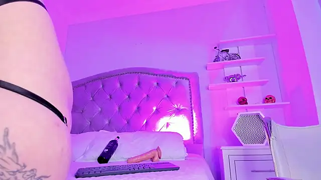 CamileHolmes online show from January 16, 7:38 am