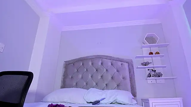 CamileHolmes online show from February 9, 8:44 am