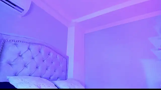 CamileHolmes online show from February 18, 4:15 am