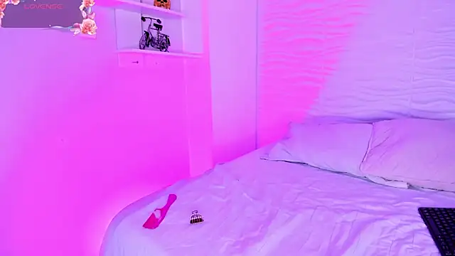 CamileHolmes online show from October 18, 6:16 am