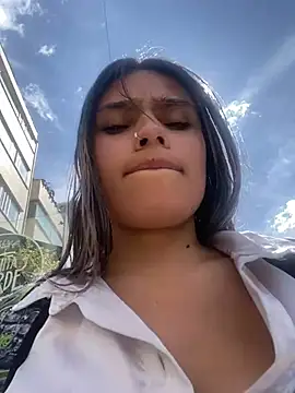 Tiffanysurez  online show from February 7, 7:06 pm