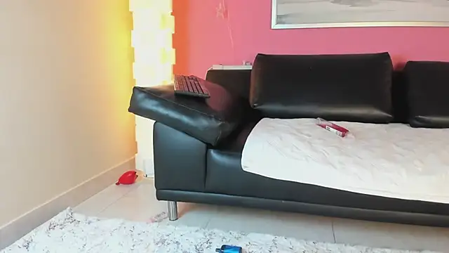 Tiffanysurez  online show from February 22, 1:02 pm