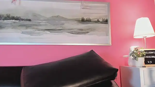 Tiffanysurez  online show from February 22, 10:20 pm