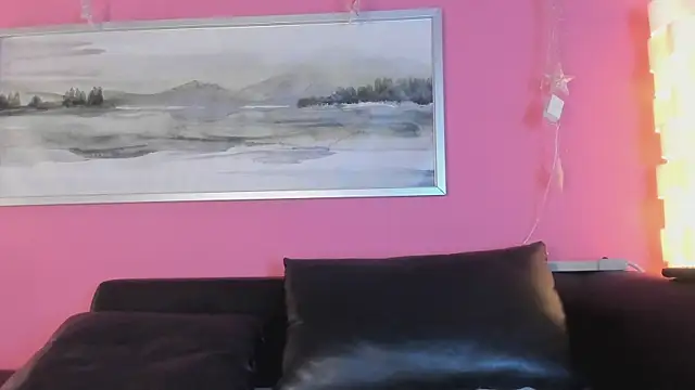 Tiffanysurez  online show from September 27, 8:14 pm