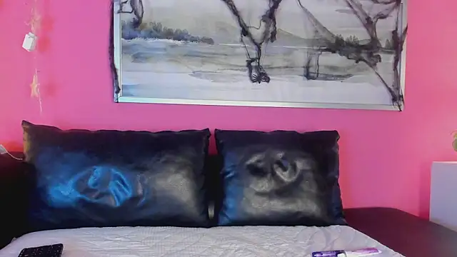 Tiffanysurez  online show from October 30, 9:15 pm