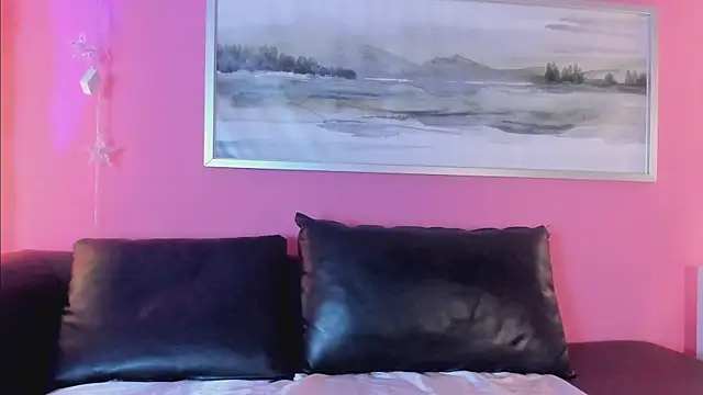 Tiffanysurez  online show from November 28, 8:33 pm