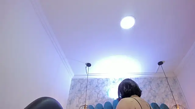 nalalye cruzz  online show from April 22, 3:09 am