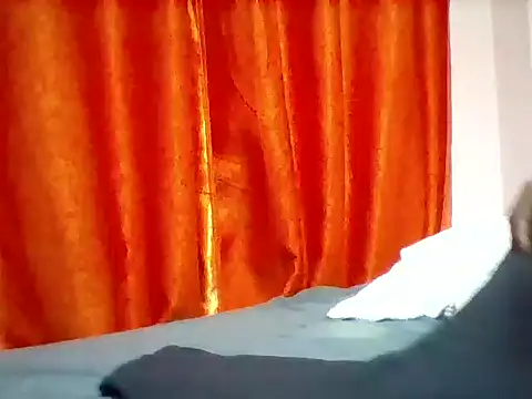 Snapshot of Cute_Lopez chatting on October 31, 3:29 am Cute Lopez online show from October 31, 3:29 am