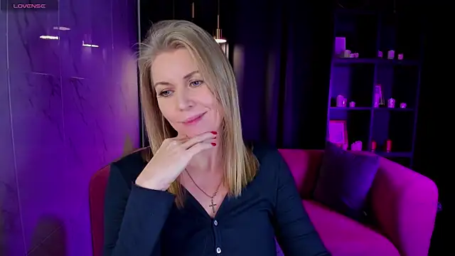 Annie Light online show from December 4, 12:03 pm