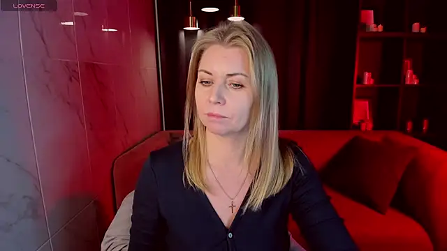 Annie Light online show from December 16, 8:52 am