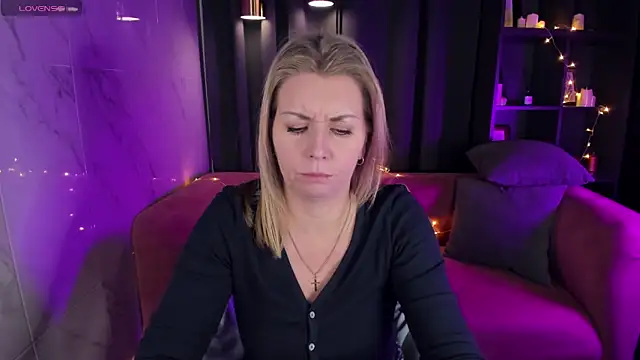 Annie Light online show from January 12, 12:01 pm