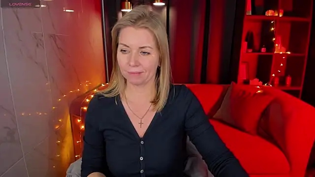 Annie Light online show from January 17, 11:59 am