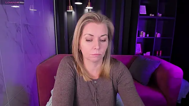 Annie Light online show from February 25, 8:58 am