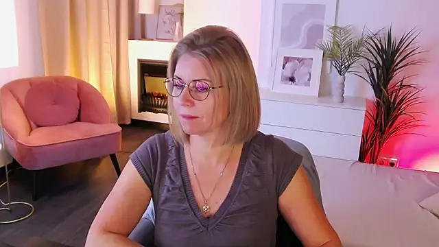 Annie Light online show from October 5, 5:39 am