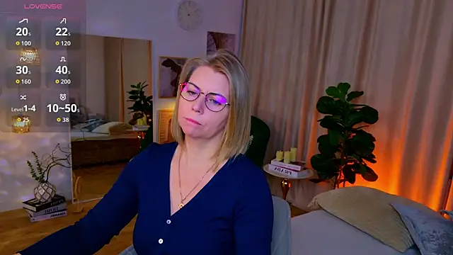 Snapshot of Annie_Light chatting on May 16, 8:55 am Annie Light online show from May 16, 8:55 am