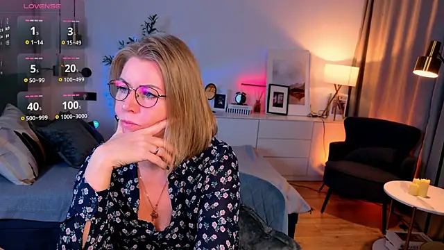 Snapshot of Annie_Light chatting on May 21, 6:53 am Annie Light online show from May 21, 6:53 am