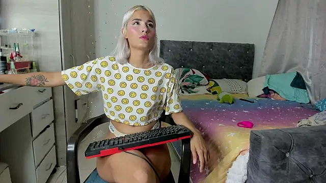 taty juts online show from January 11, 9:15 pm