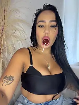 Luisa Fernandaa online show from April 5, 7:44 pm